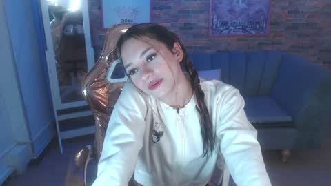 Laurita  online show from December 30, 2024, 8:25 pm