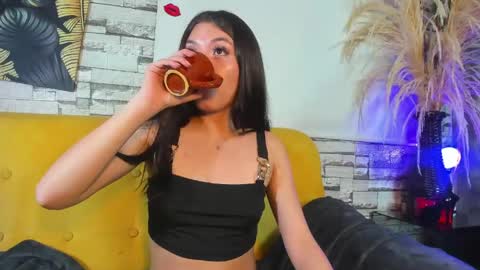 Snapshot of laurynandnarem chatting on April 15, 2026, 4:41 am Laury and Narem online show from April 15, 2026, 4:41 am