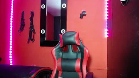 laurynbennett_ online show from September 17, 2025, 2:41 pm