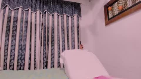 Lauu G online show from October 14, 2025, 9:54 am