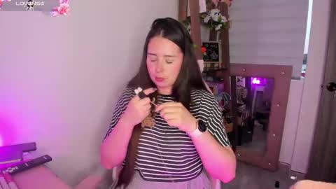 Snapshot of lauu_r chatting on October 17, 2025, 10:34 pm online show from October 17, 2025, 10:34 pm