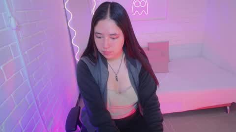 Lauxury  online show from September 9, 2025, 3:17 am