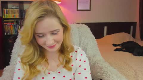 Snapshot of lavender_tender chatting on September 19, 2025, 7:47 pm Lav online show from September 19, 2025, 7:47 pm