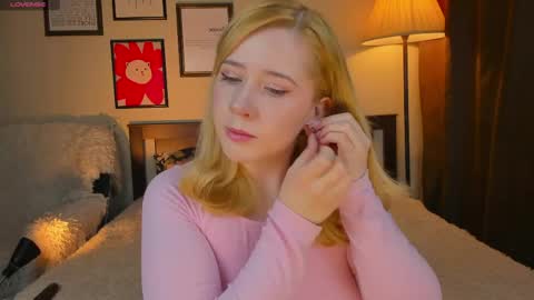 Snapshot of lavender_tender chatting on May 9, 2026, 9:47 am Lav online show from May 9, 2026, 9:47 am