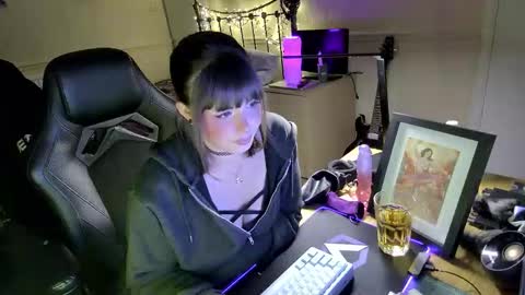 Lavenderrzz online show from December 1, 2025, 3:50 pm