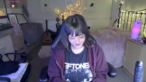 Lavenderrzz online show from March 8, 2026, 3:49 pm