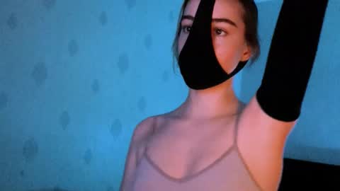 Lavinda online show from October 14, 2025, 2:07 pm