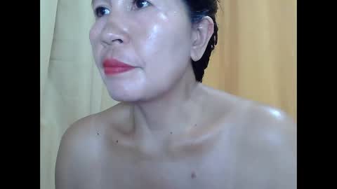 lavine1983 online show from April 23, 2026, 12:45 am