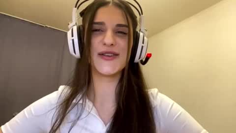 Elina online show from February 8, 2026, 3:48 pm