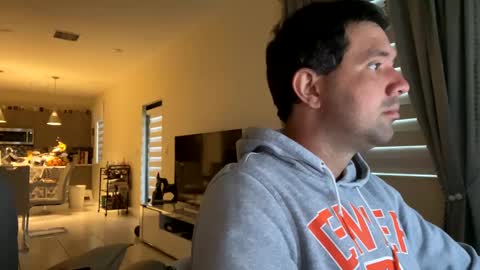 Snapshot of law_cambio chatting on December 2, 2024, 12:40 pm law_cambio online show from December 2, 2024, 12:40 pm