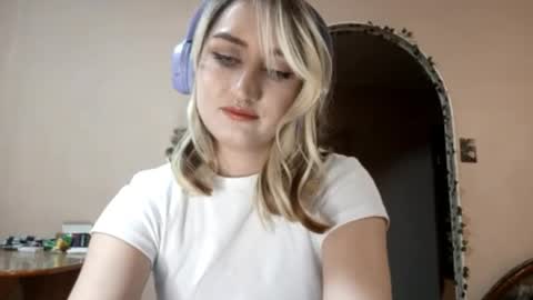 Snapshot of lawanalezama chatting on November 3, 2025, 10:27 am Ann online show from November 3, 2025, 10:27 am