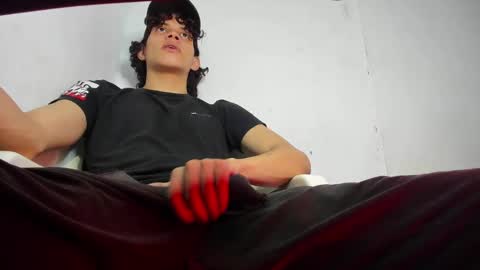 ZAmbrano online show from October 19, 2025, 5:08 am