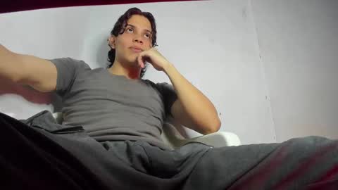 ZAmbrano online show from October 21, 2025, 1:50 am