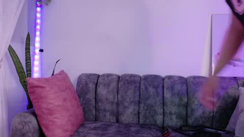 laya online show from June 1, 2026, 4:36 am