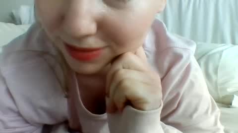 layannalea online show from December 16, 2024, 8:05 pm
