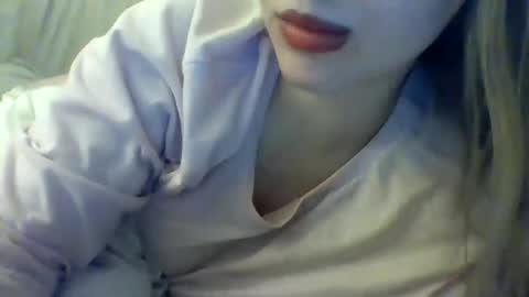 layannalea online show from January 8, 2025, 2:46 am