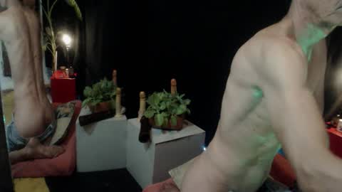 Snapshot of laye19 chatting on October 4, 2025, 5:16 am Laye19 online show from October 4, 2025, 5:16 am