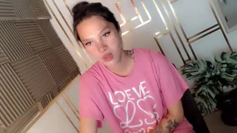 layla47649867 online show from April 4, 2026, 2:43 am