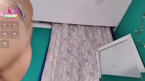 Snapshot of layla_17 chatting on September 28, 2025, 1:11 am layla_17 online show from September 28, 2025, 1:11 am