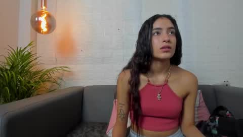 Layla online show from December 3, 2024, 11:13 pm
