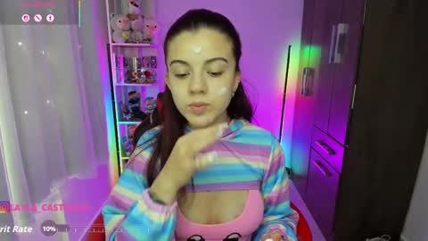 Layla online show from September 24, 2025, 3:15 pm