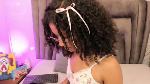 Snapshot of layla_clarke chatting on September 16, 2025, 4:57 am layla_clarke online show from September 16, 2025, 4:57 am