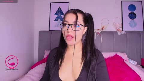 Layla online show from January 18, 2025, 12:15 pm