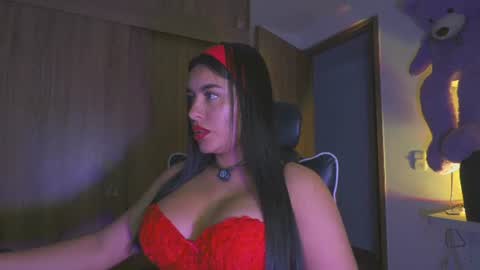 Layla online show from July 12, 2026, 3:08 am