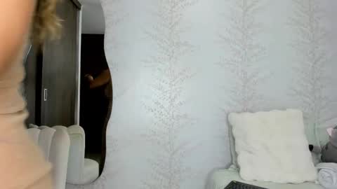 Snapshot of layla_vanegas chatting on October 20, 2025, 9:59 pm Layla Vanegas online show from October 20, 2025, 9:59 pm