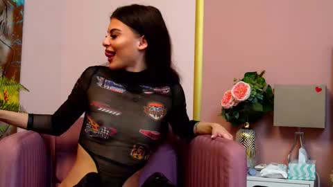 LaylaaDiamond online show from November 11, 2025, 5:07 am