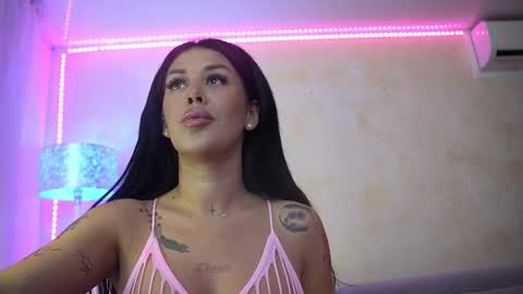 laylacruz online show from February 18, 2026, 7:15 am