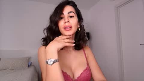 Layla online show from March 3, 2026, 3:40 pm