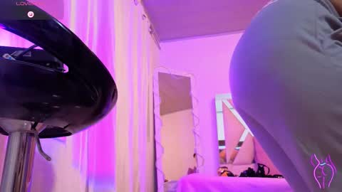 laylafoxy_tay online show from October 14, 2025, 3:18 am