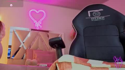 laylafoxy_tay online show from November 3, 2025, 3:19 am