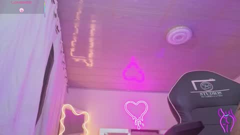 laylafoxy_tay online show from November 17, 2025, 3:23 am