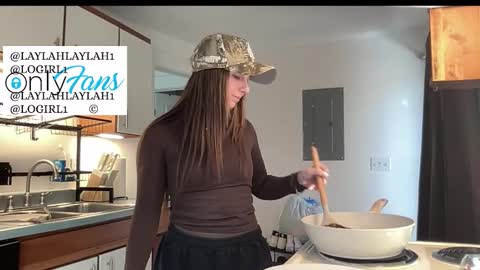 laylahlaylah1 online show from January 13, 2026, 3:50 pm