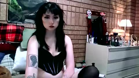 Layla Kills online show from December 21, 2025, 5:25 am