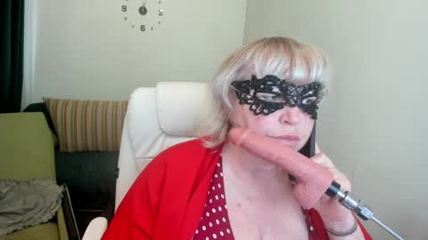 laylalaylamilf online show from April 25, 2026, 9:01 am