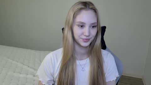 LaylaPretty001 online show from November 12, 2025, 5:30 am