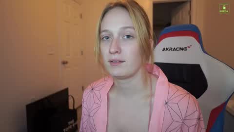 Layla Universe online show from November 26, 2025, 5:08 am