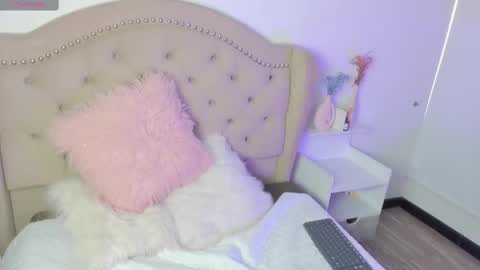 LAYLA online show from October 13, 2025, 7:14 pm