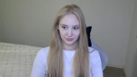 Laylla001 online show from October 20, 2025, 12:27 pm