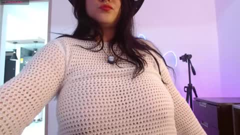 Vannessa  online show from April 25, 2026, 5:21 pm