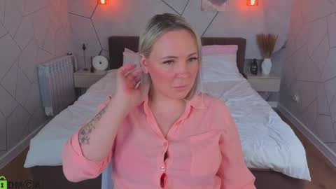 Layra online show from February 9, 2026, 9:57 am