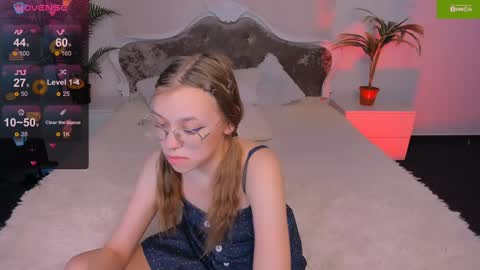 layriantavee online show from January 13, 2025, 1:49 pm