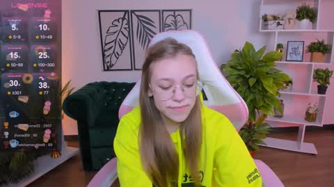 layriantavee online show from February 2, 2025, 1:19 pm