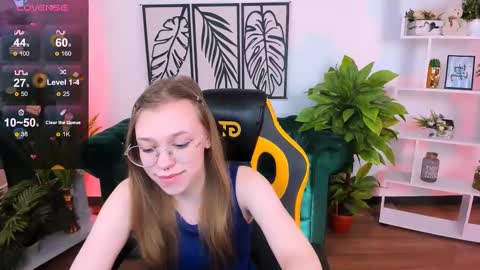 layriantavee online show from March 7, 2025, 7:30 am