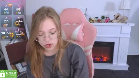 layriantavee online show from September 25, 2025, 6:06 am