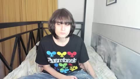 Snapshot of lazydarkknight chatting on October 17, 2025, 10:56 pm Alex online show from October 17, 2025, 10:56 pm