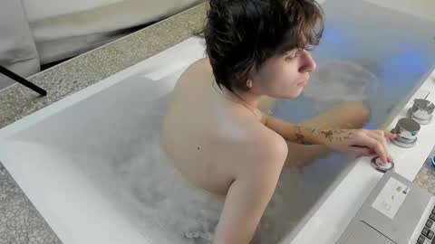 Snapshot of lazydarkknight chatting on February 8, 2026, 12:36 am Alex online show from February 8, 2026, 12:36 am